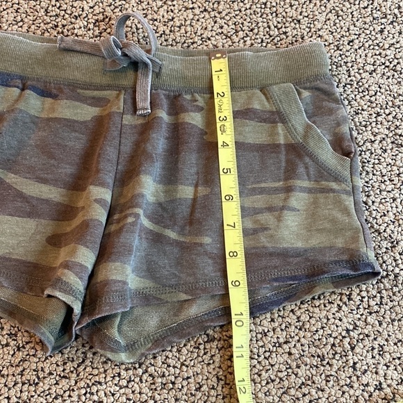 Z Supply Camo Green Shorts Size XS w/ Drawstring in Like New Condition - Picture 8 of 8